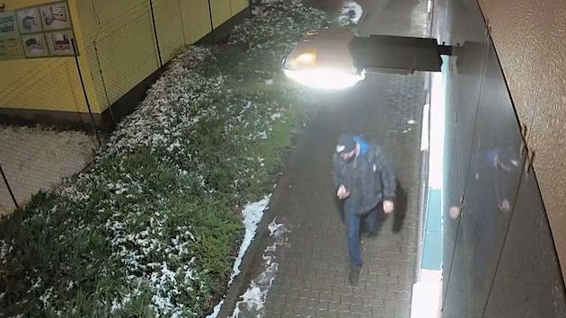 Policie hledá důležitého svědka s houpavou chůzí z České Lípy